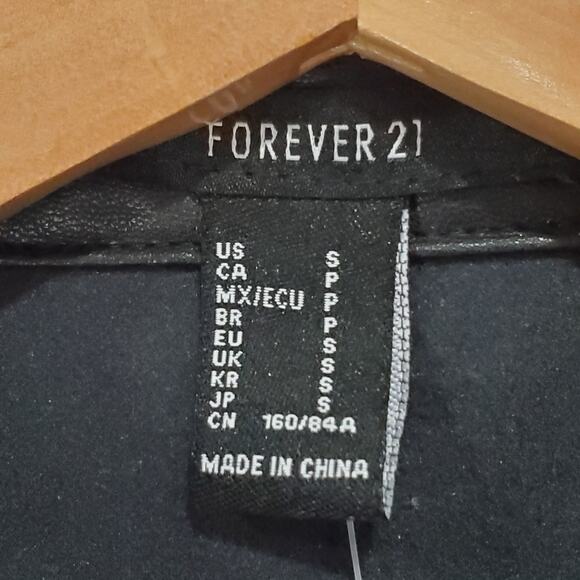 Forever 21 Vegan Leather Woven Blouse Long Sleeve Button Front Small NEW - Picture 3 of 9